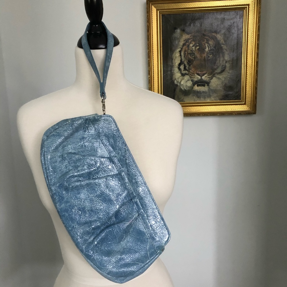 🦋HOST PICK🌿 Sky blue Italian patent leather wristlet / clutch